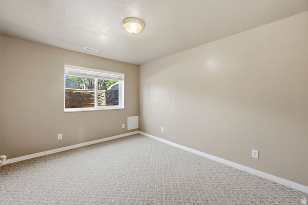 Image 36 of property listing at 1429 FLINT MEADOW DR, Kaysville, UT 84037