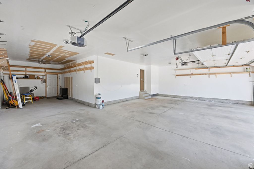 Image 39 of property listing at 1429 FLINT MEADOW DR, Kaysville, UT 84037