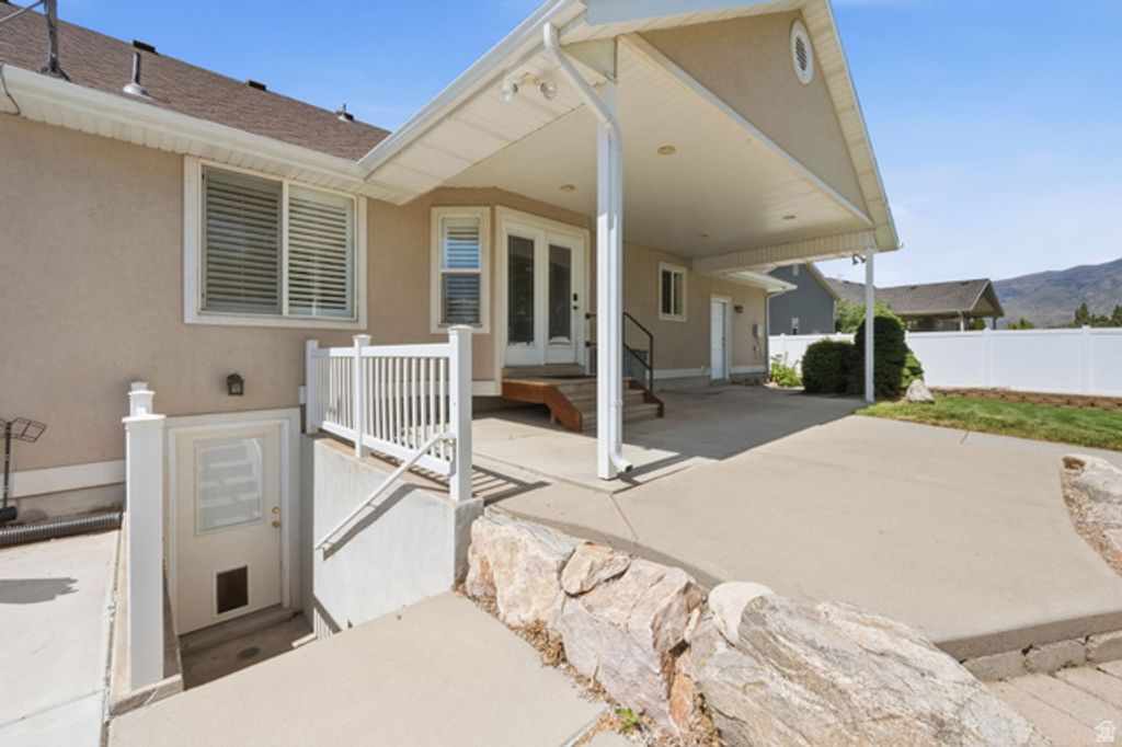 Image 43 of property listing at 1429 FLINT MEADOW DR, Kaysville, UT 84037