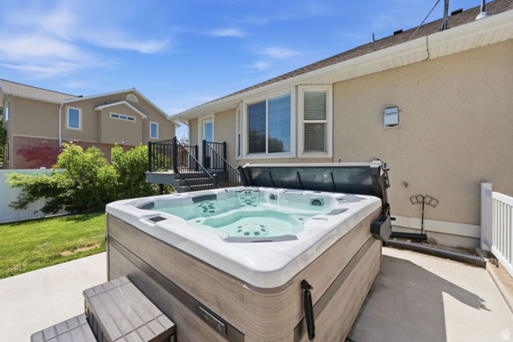 Image 44 of property listing at 1429 FLINT MEADOW DR, Kaysville, UT 84037