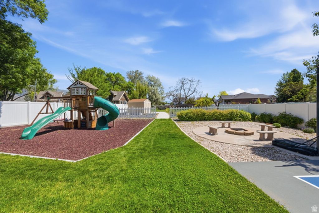 Image 45 of property listing at 1429 FLINT MEADOW DR, Kaysville, UT 84037