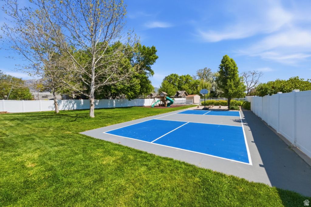 Image 47 of property listing at 1429 FLINT MEADOW DR, Kaysville, UT 84037