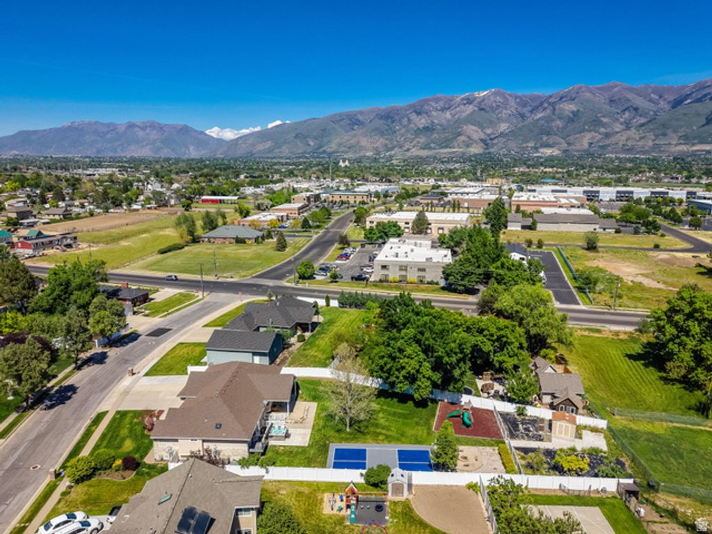 Image 50 of property listing at 1429 FLINT MEADOW DR, Kaysville, UT 84037