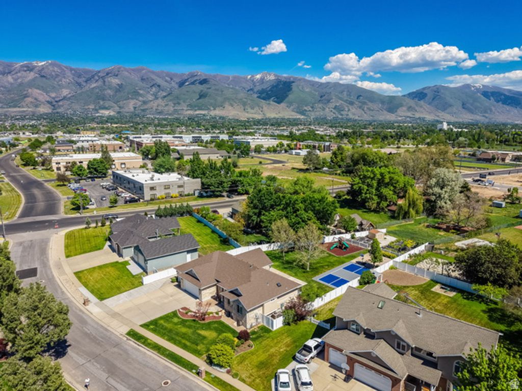 Image 52 of property listing at 1429 FLINT MEADOW DR, Kaysville, UT 84037