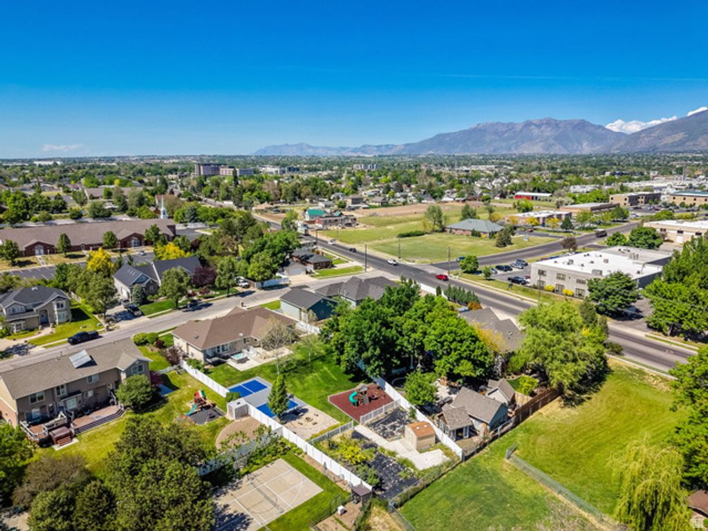 Image 53 of property listing at 1429 FLINT MEADOW DR, Kaysville, UT 84037