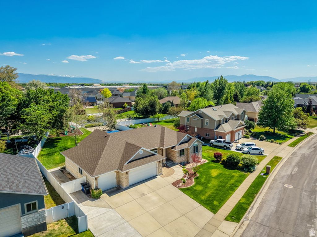 Image 54 of property listing at 1429 FLINT MEADOW DR, Kaysville, UT 84037