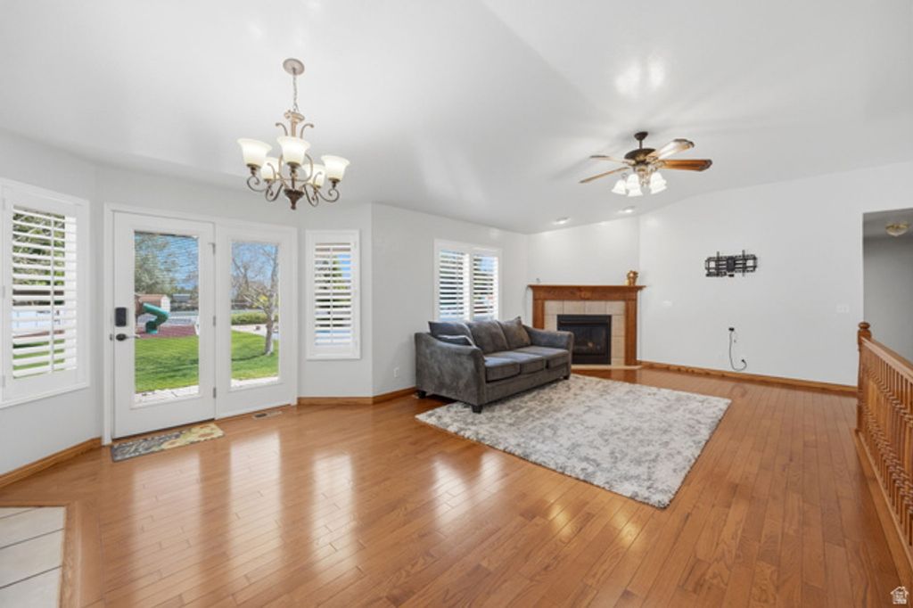 Image 10 of property listing at 1429 FLINT MEADOW DR, Kaysville, UT 84037