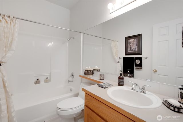 8235 Sweetbrier Loop SE, Olympia, WA 98513