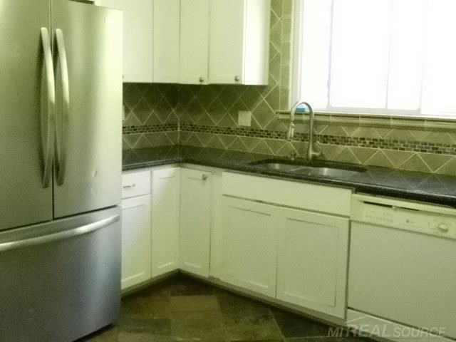 2000 Pearl Avenue, Warren, MI 48091