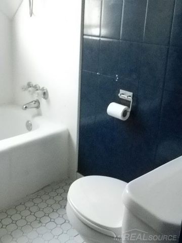 2000 Pearl Avenue, Warren, MI 48091