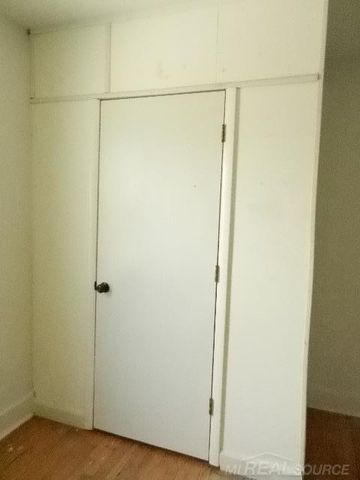 2000 Pearl Avenue, Warren, MI 48091