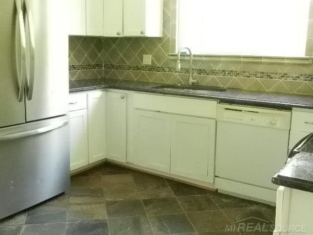 2000 Pearl Avenue, Warren, MI 48091