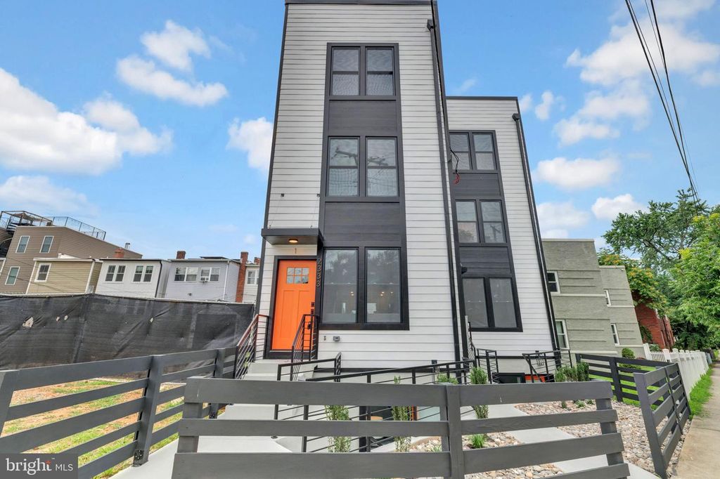 2333 FAIRLAWN AVE SE #1, Washington, DC 20020