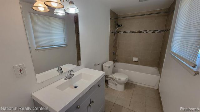 8753 Lozen Drive, Sterling Heights, MI 48313