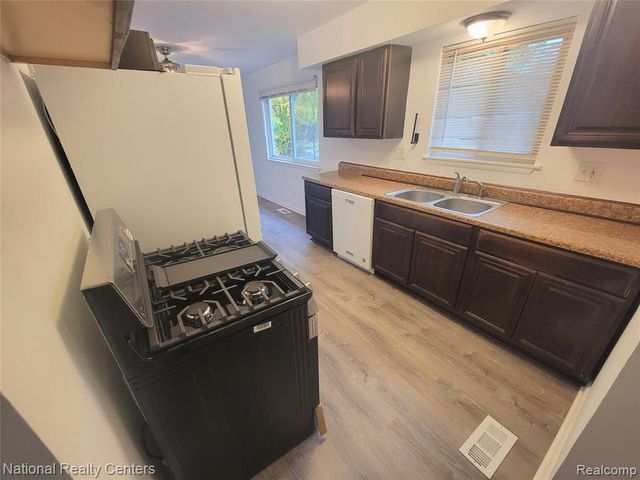 8753 Lozen Drive, Sterling Heights, MI 48313