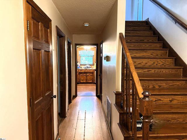 210 Trailwood Drive, Spartanburg, SC 29301