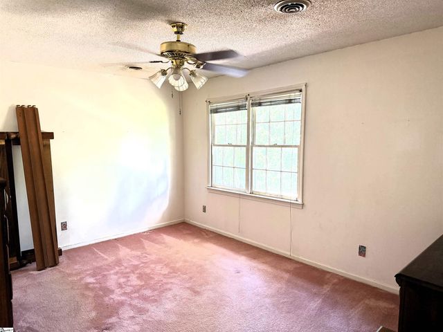 210 Trailwood Drive, Spartanburg, SC 29301