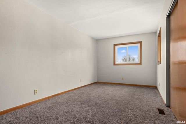 1307 BOBOLINK Drive, Washington, IL 61571