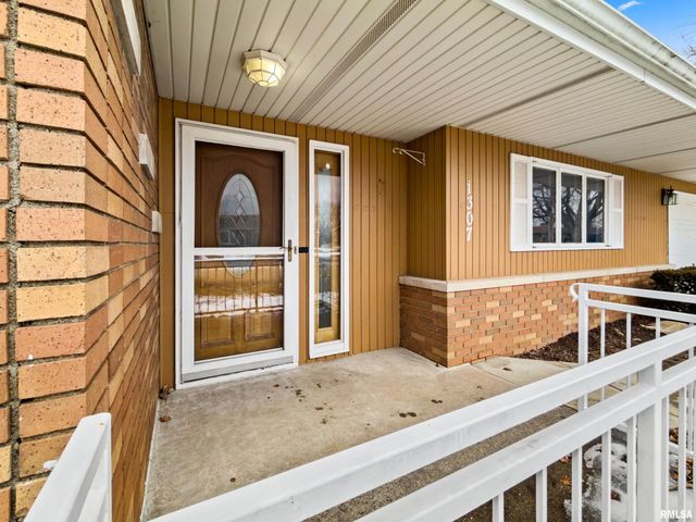 1307 BOBOLINK Drive, Washington, IL 61571