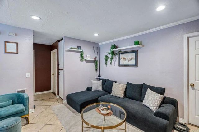 1615 Pentecost Way 6, San Diego, CA 92105