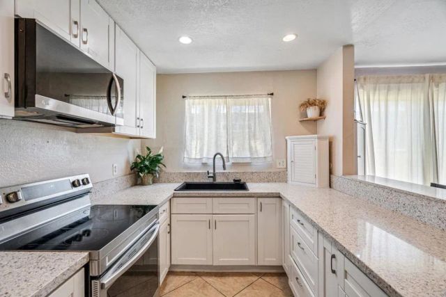1615 Pentecost Way 6, San Diego, CA 92105