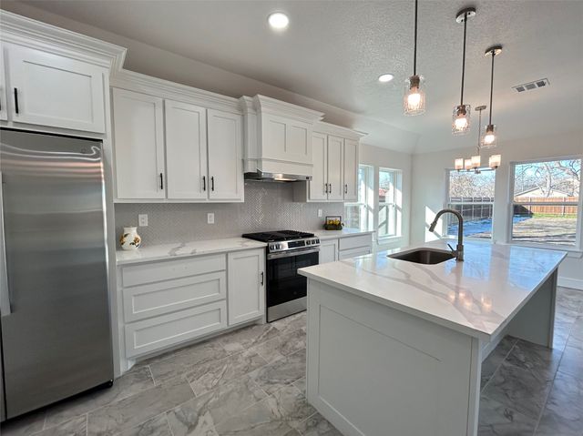 802 S Medora Street, Terrell, TX 75160