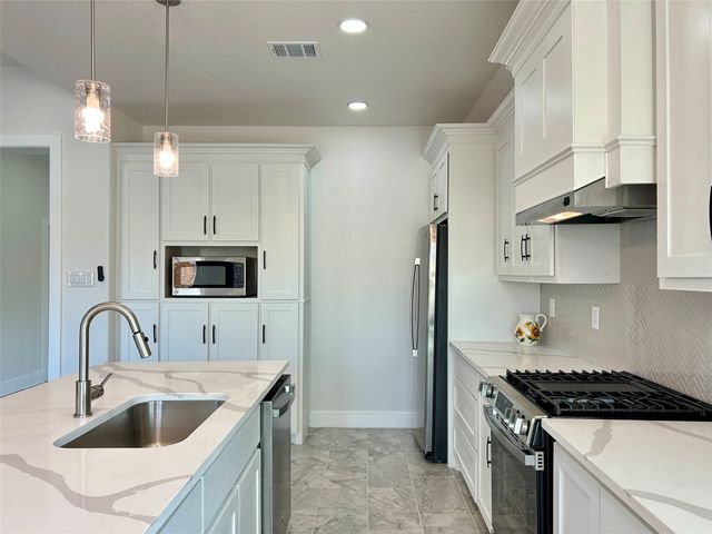 802 S Medora Street, Terrell, TX 75160