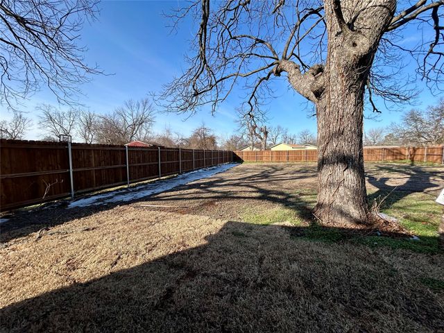 802 S Medora Street, Terrell, TX 75160