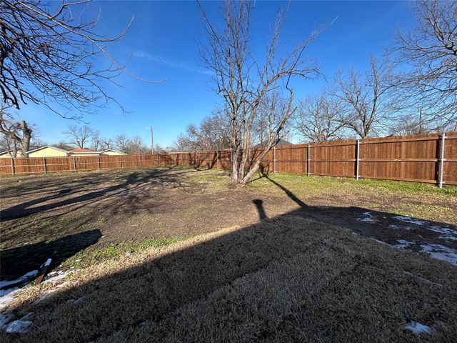 802 S Medora Street, Terrell, TX 75160