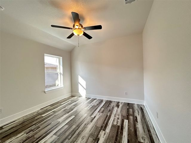 802 S Medora Street, Terrell, TX 75160