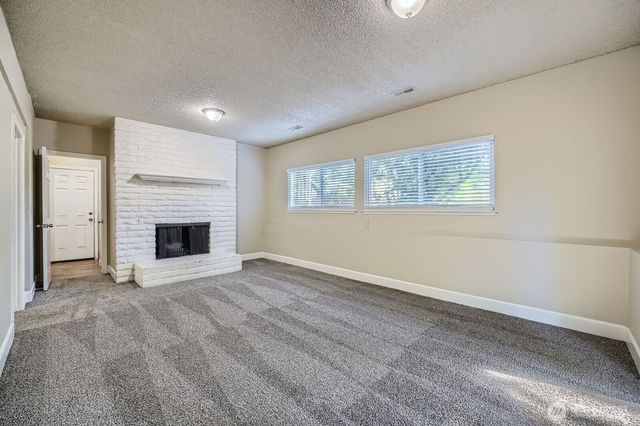 10911 150th Street Ct E, Puyallup, WA 98374