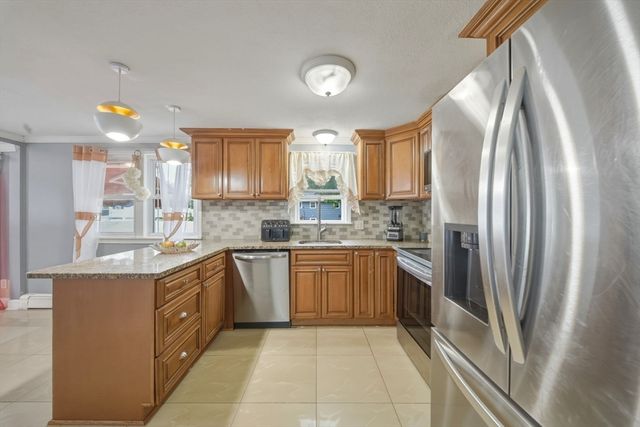280 Ettrick St, Brockton, MA 02301