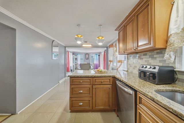 280 Ettrick St, Brockton, MA 02301