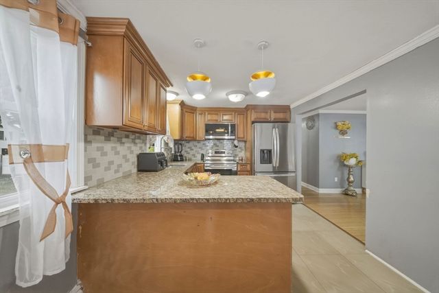 280 Ettrick St, Brockton, MA 02301