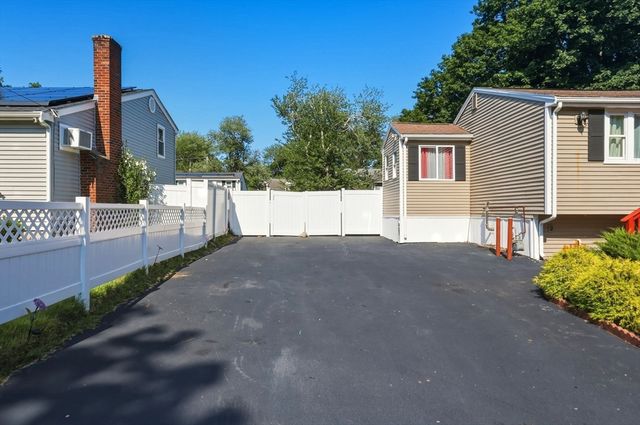280 Ettrick St, Brockton, MA 02301