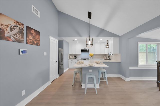 13 Moon Valley Court, Panorama Village, TX 77304