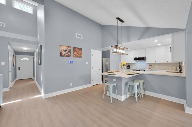 13 Moon Valley Court, Panorama Village, TX 77304