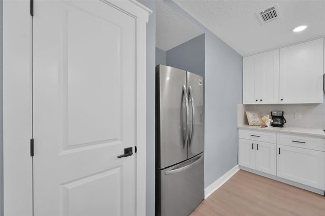 13 Moon Valley Court, Panorama Village, TX 77304