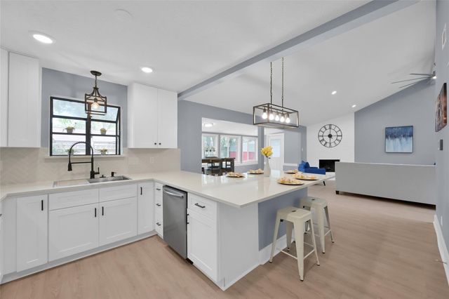 13 Moon Valley Court, Panorama Village, TX 77304