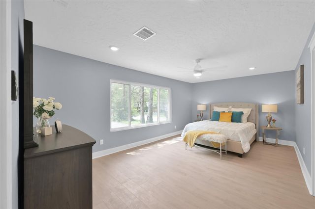 13 Moon Valley Court, Panorama Village, TX 77304