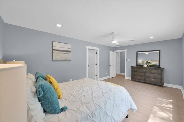 13 Moon Valley Court, Panorama Village, TX 77304