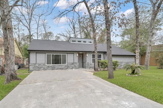 13 Moon Valley Court, Panorama Village, TX 77304