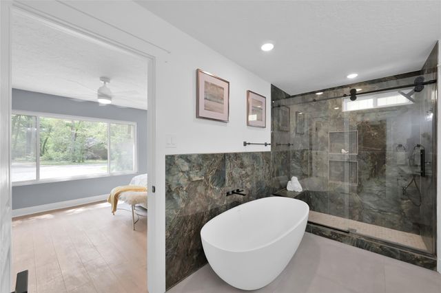 13 Moon Valley Court, Panorama Village, TX 77304