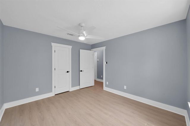 13 Moon Valley Court, Panorama Village, TX 77304