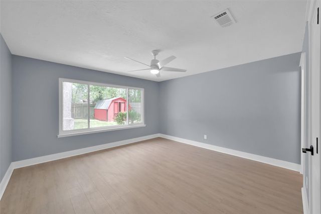 13 Moon Valley Court, Panorama Village, TX 77304