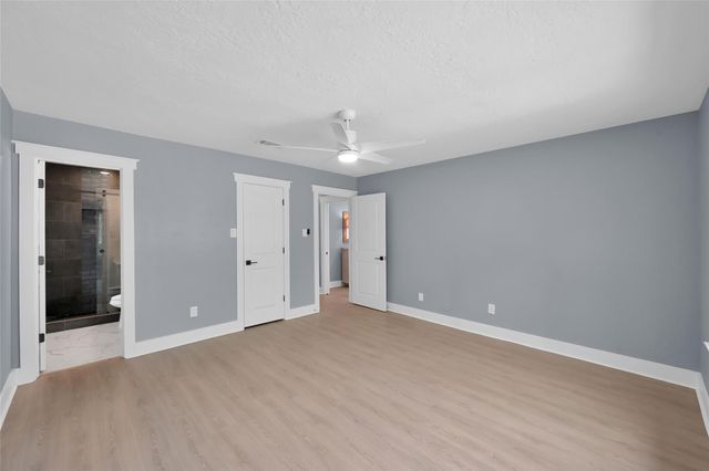 13 Moon Valley Court, Panorama Village, TX 77304