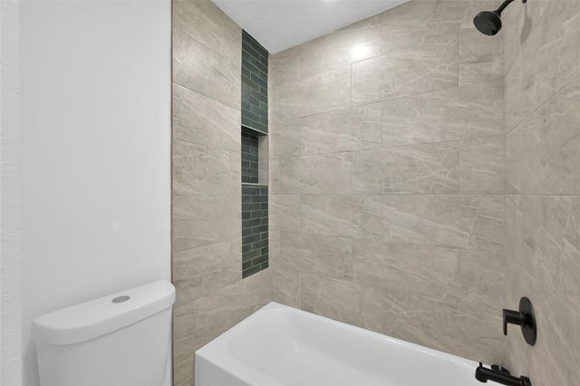 13 Moon Valley Court, Panorama Village, TX 77304