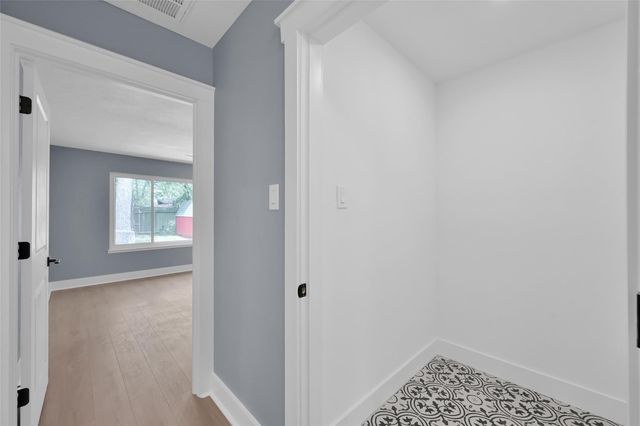 13 Moon Valley Court, Panorama Village, TX 77304