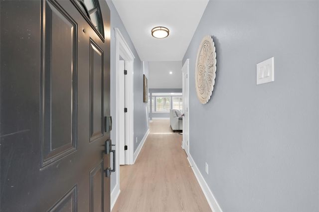 13 Moon Valley Court, Panorama Village, TX 77304