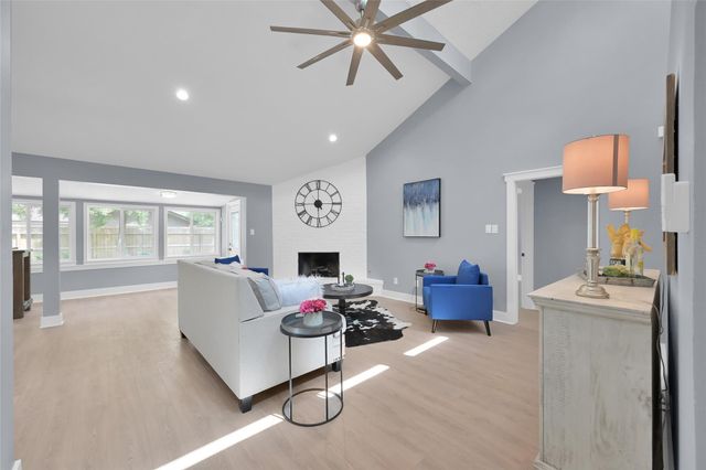 13 Moon Valley Court, Panorama Village, TX 77304